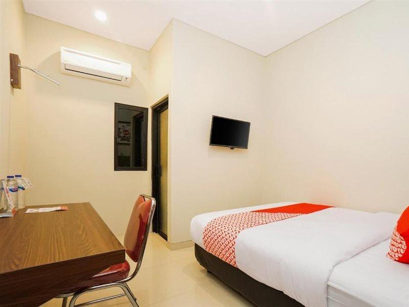 Hotel Super Oyo Capital O 449 The Colins à Keputih Extérieur photo