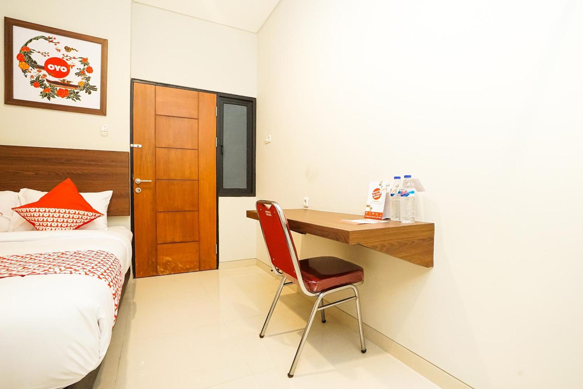Hotel Super Oyo Capital O 449 The Colins à Keputih Extérieur photo