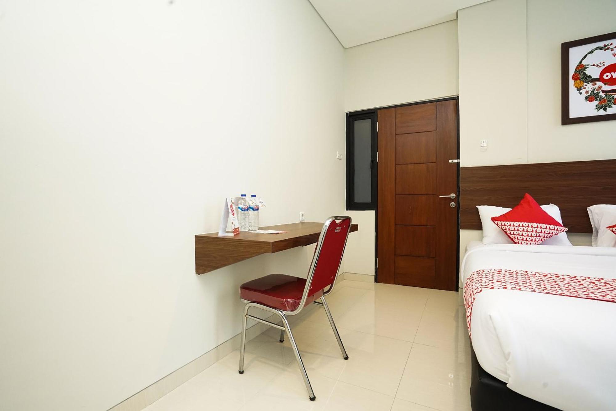 Hotel Super Oyo Capital O 449 The Colins à Keputih Extérieur photo