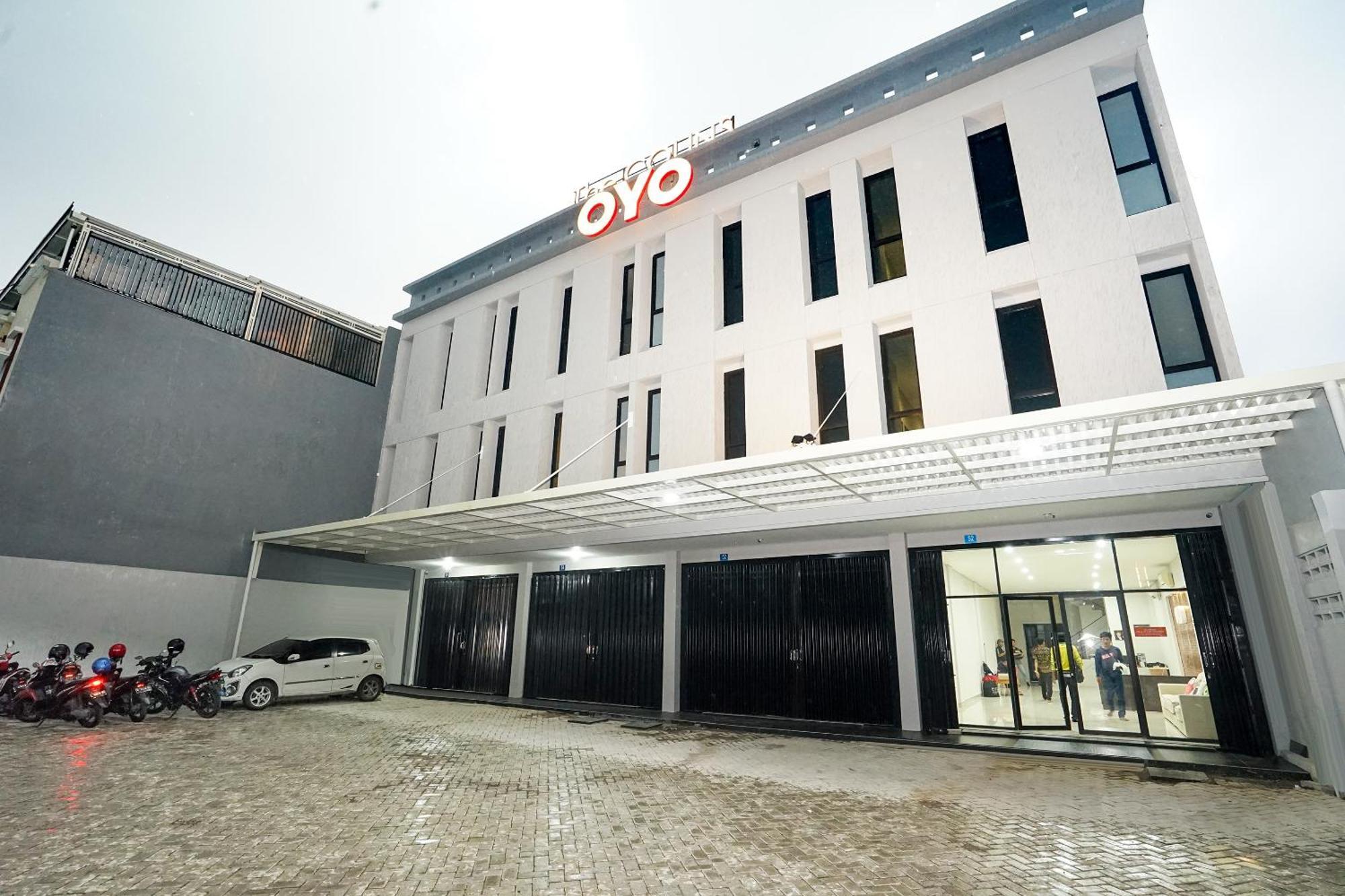 Hotel Super Oyo Capital O 449 The Colins à Keputih Extérieur photo